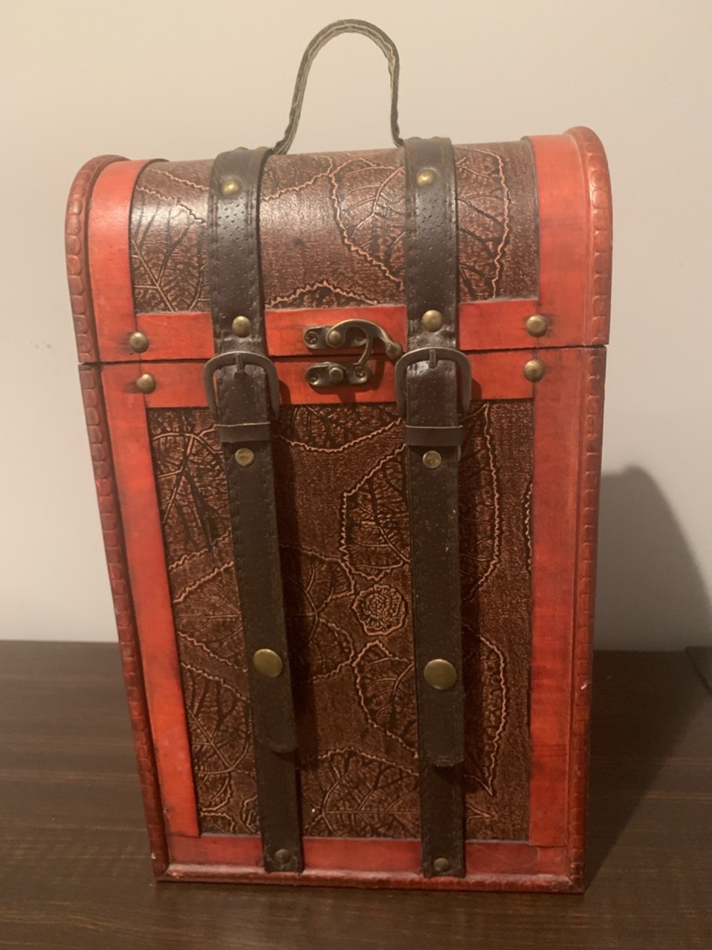 Wine Carrier with Buckle Straps